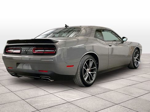 Used 2018 Dodge Challenger R/T Scat Pack RWD image 11