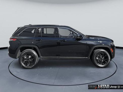 New 2026 Jeep Grand Cherokee Altitude RWD image 4