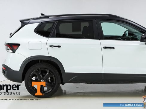 Used 2025 Volkswagen Taos SE AWD/4WD image 11