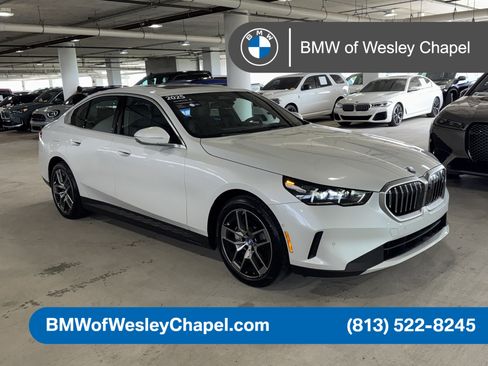 Used 2025 BMW i5 eDrive40i w/ Premium Package RWD image 1