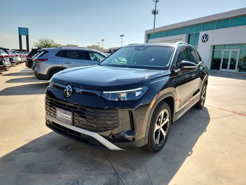 New 2026 Volkswagen Tiguan SE FWD image 3