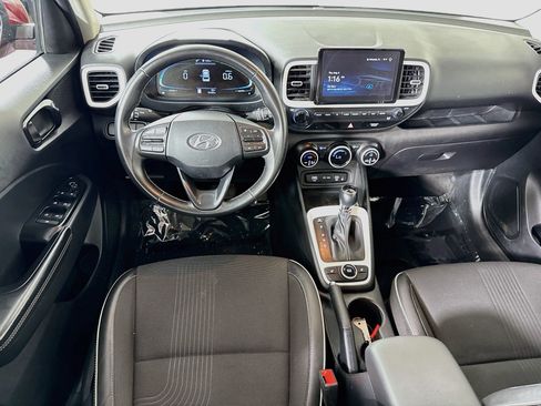 Used 2024 Hyundai Venue Limited FWD image 17