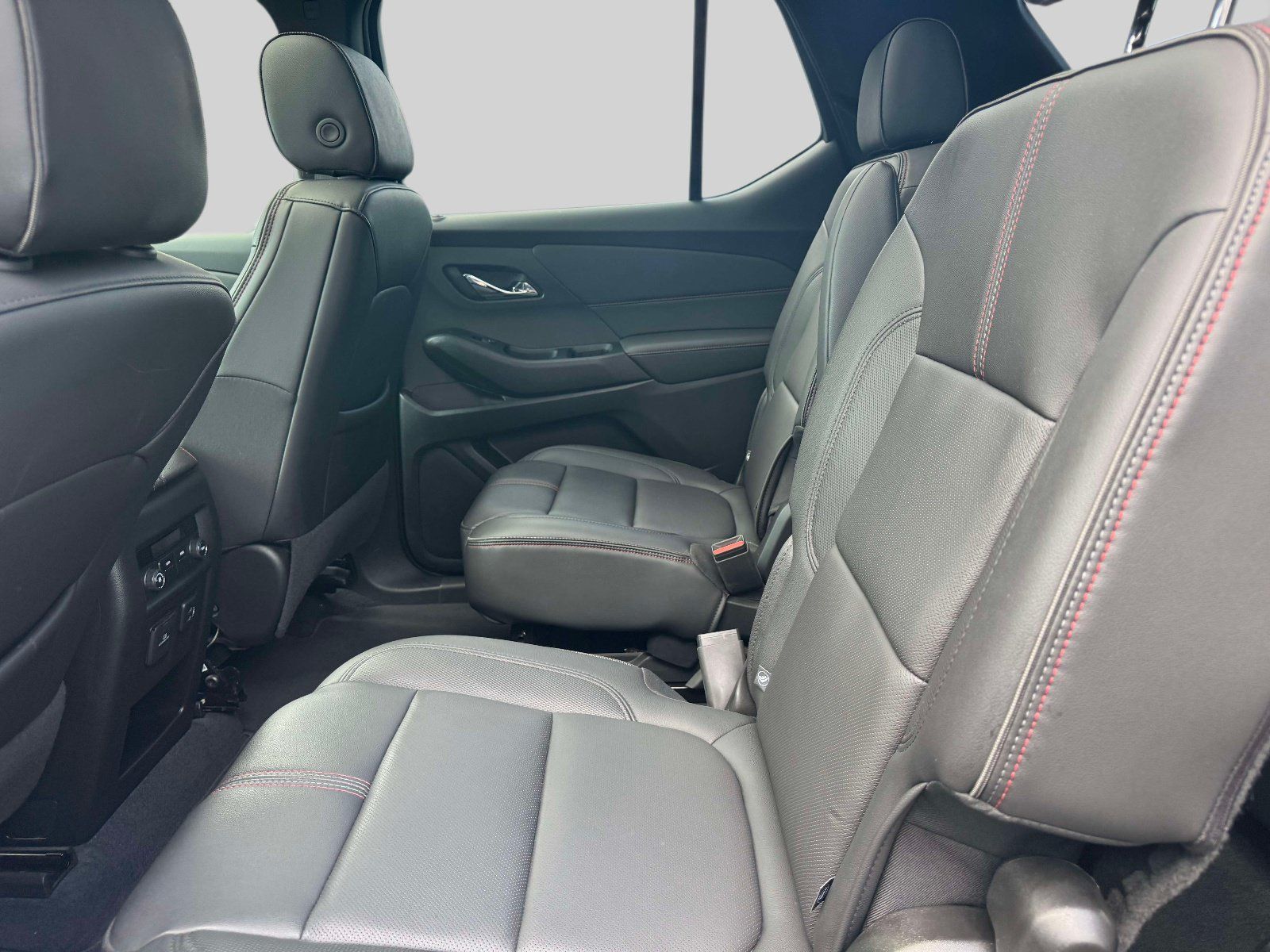 Used 2023 Chevrolet Traverse RS AWD/4WD image 14