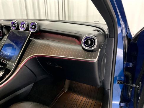 Used 2025 Mercedes-Benz GLC 300 4MATIC image 13