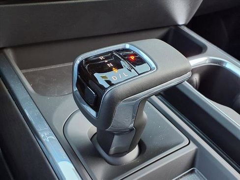 New 2026 GMC Sierra 1500 SLT image 13