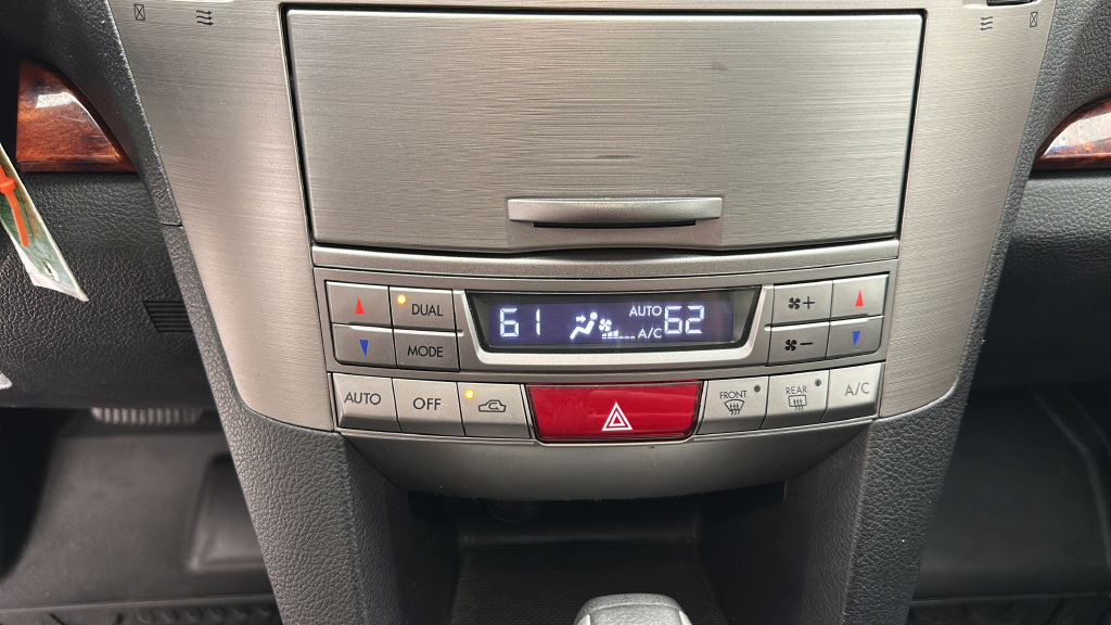 Used 2012 Subaru Outback 2.5i Limited AWD/4WD image 18