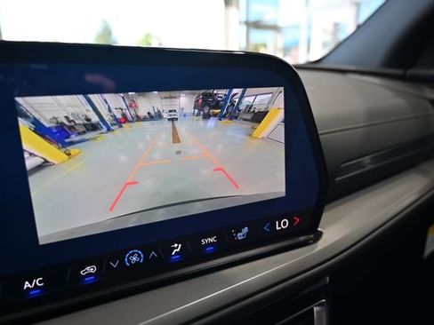 New 2026 Chevrolet Traverse LT w/ Sun and Wheel Package FWD image 17