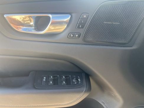 Used 2023 Volvo XC60 B5 Ultimate w/ Climate Package image 21