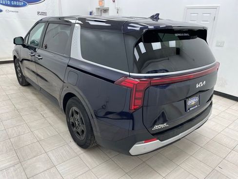 Used 2025 Kia Carnival image 18