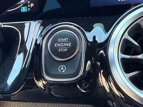 Used 2025 Mercedes-Benz GLA 250 image 38