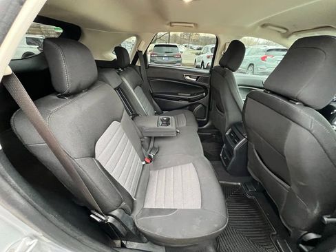 Used 2021 Ford Edge SE image 24
