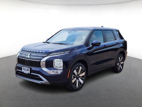 New 2025 Mitsubishi Outlander SE image 2