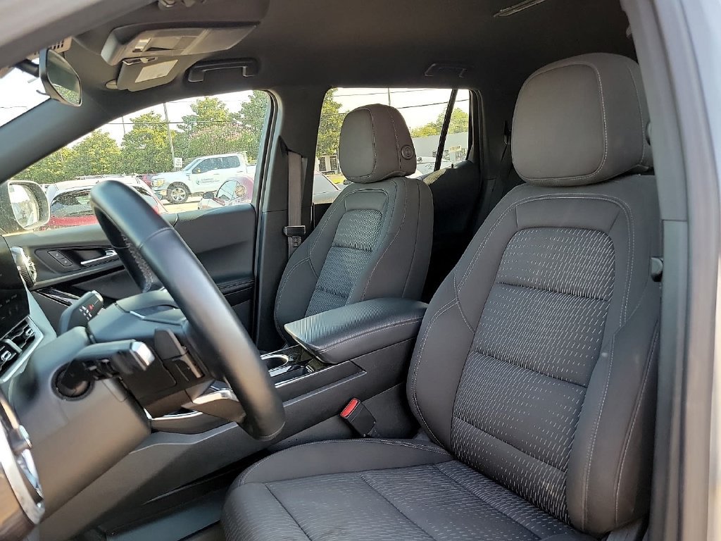 Used 2025 Chevrolet Equinox LT AWD/4WD image 11