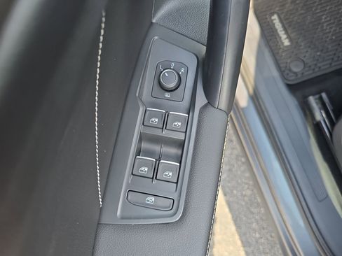 Used 2024 Volkswagen Tiguan SE FWD image 14