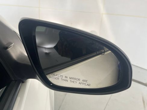 Used 2018 Toyota Corolla XLE FWD image 48