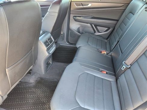 Used 2024 Volkswagen Atlas Cross Sport SEL R-Line image 31