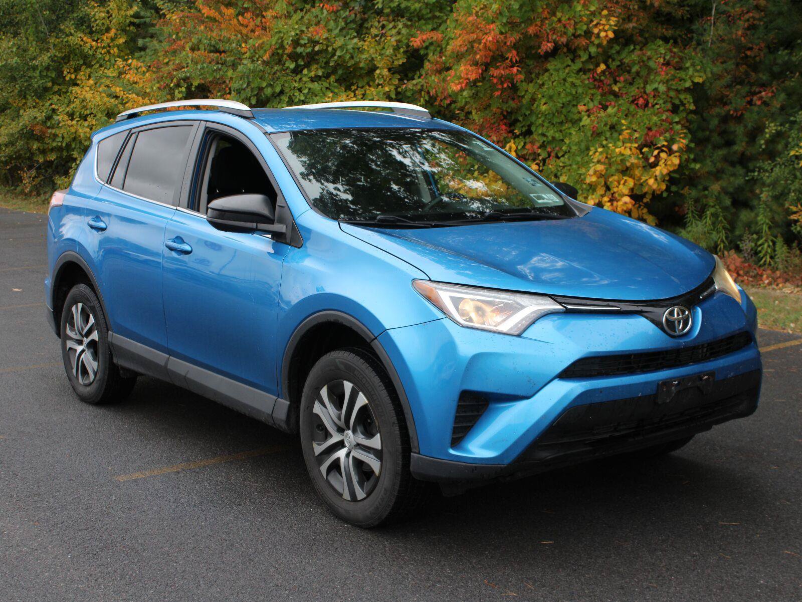 Used 2016 Toyota RAV4 LE AWD/4WD image 3