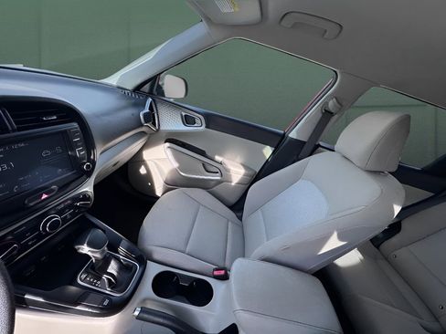 Used 2023 Kia Soul LX w/ LX Technology Package image 10