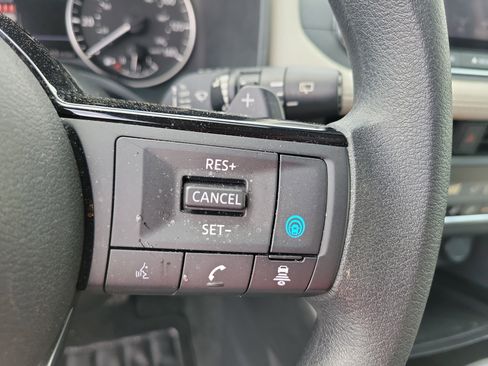 Used 2023 Nissan Rogue SV image 23