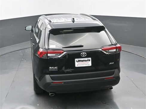 Used 2025 Toyota RAV4 XLE image 30