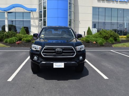 Used 2018 Toyota Tacoma SR5 RWD image 6