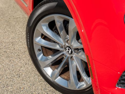 Used 2017 Bentley Bentayga image 5