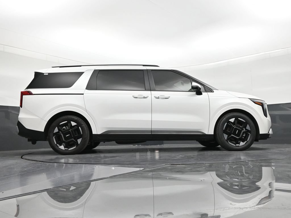 Used 2025 Kia Carnival EX FWD image 25