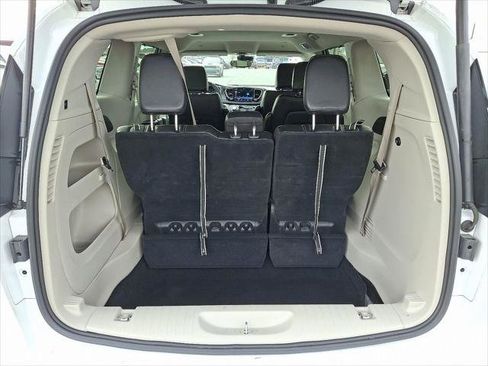 Certified 2024 Chrysler Pacifica Touring-L image 28