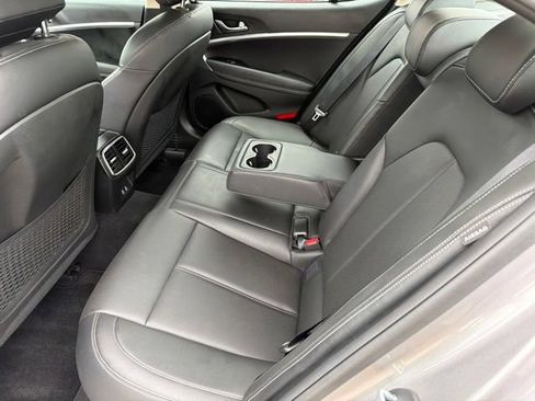 Used 2025 Genesis G70 2.5T RWD image 15