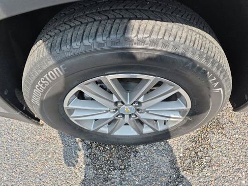 Used 2023 Chevrolet Traverse LT FWD image 28