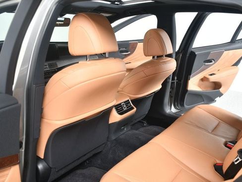 Used 2023 Lexus LS 500 w/ Accessory Package (Z2) image 33