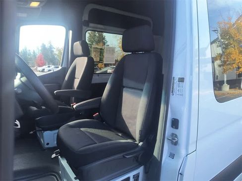 Used 2023 Mercedes-Benz Sprinter 2500 image 11