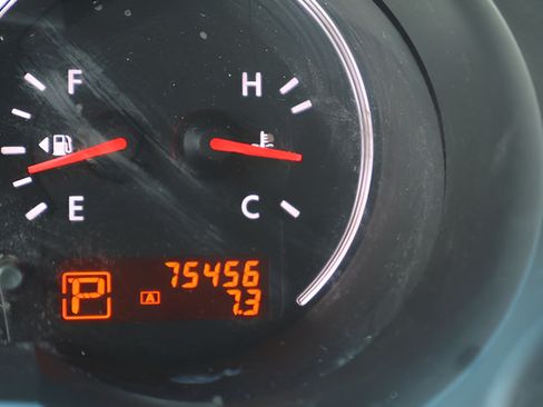 Used 2010 Nissan Altima 2.5 S FWD image 2