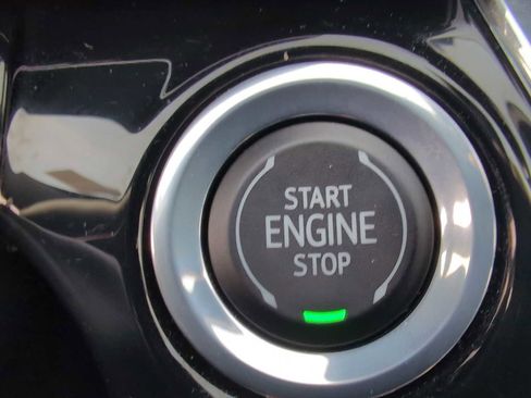 Used 2025 Chevrolet Trax RS w/ Driver Confidence Package image 16