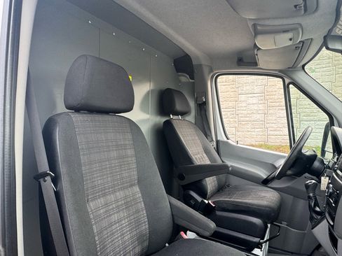 Used 2014 Mercedes-Benz Sprinter 2500 image 27