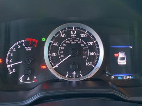 Used 2020 Toyota Corolla LE image 29