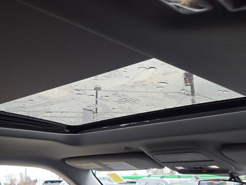 Used 2021 Ford Explorer XLT w/ Equipment Group 202A image 15