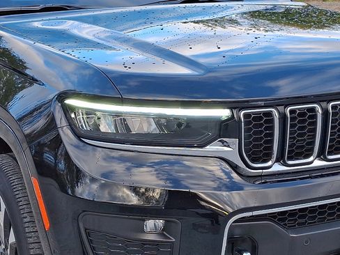 Used 2023 Jeep Grand Cherokee Overland w/ Luxury Tech Group IV image 9