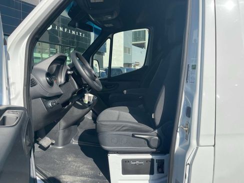 Used 2021 Mercedes-Benz Sprinter 2500 image 30