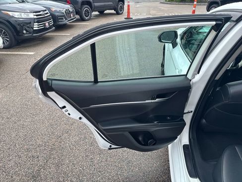 Used 2019 Toyota Camry SE FWD image 37