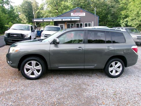 Used 2001 Chevrolet Suburban LT w/ LT Preferred Equipment Group RWD image 26