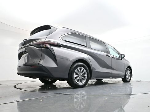 Used 2024 Toyota Sienna XLE image 34