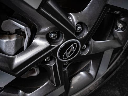 Used 2025 Hyundai Venue SEL FWD image 8