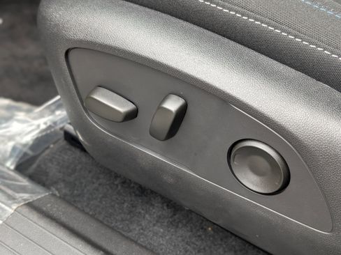 New 2026 Chevrolet Equinox EV LT image 26