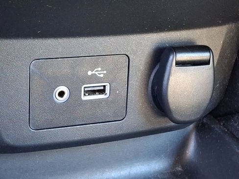 Used 2018 Nissan Rogue SV w/ Premium Package image 25