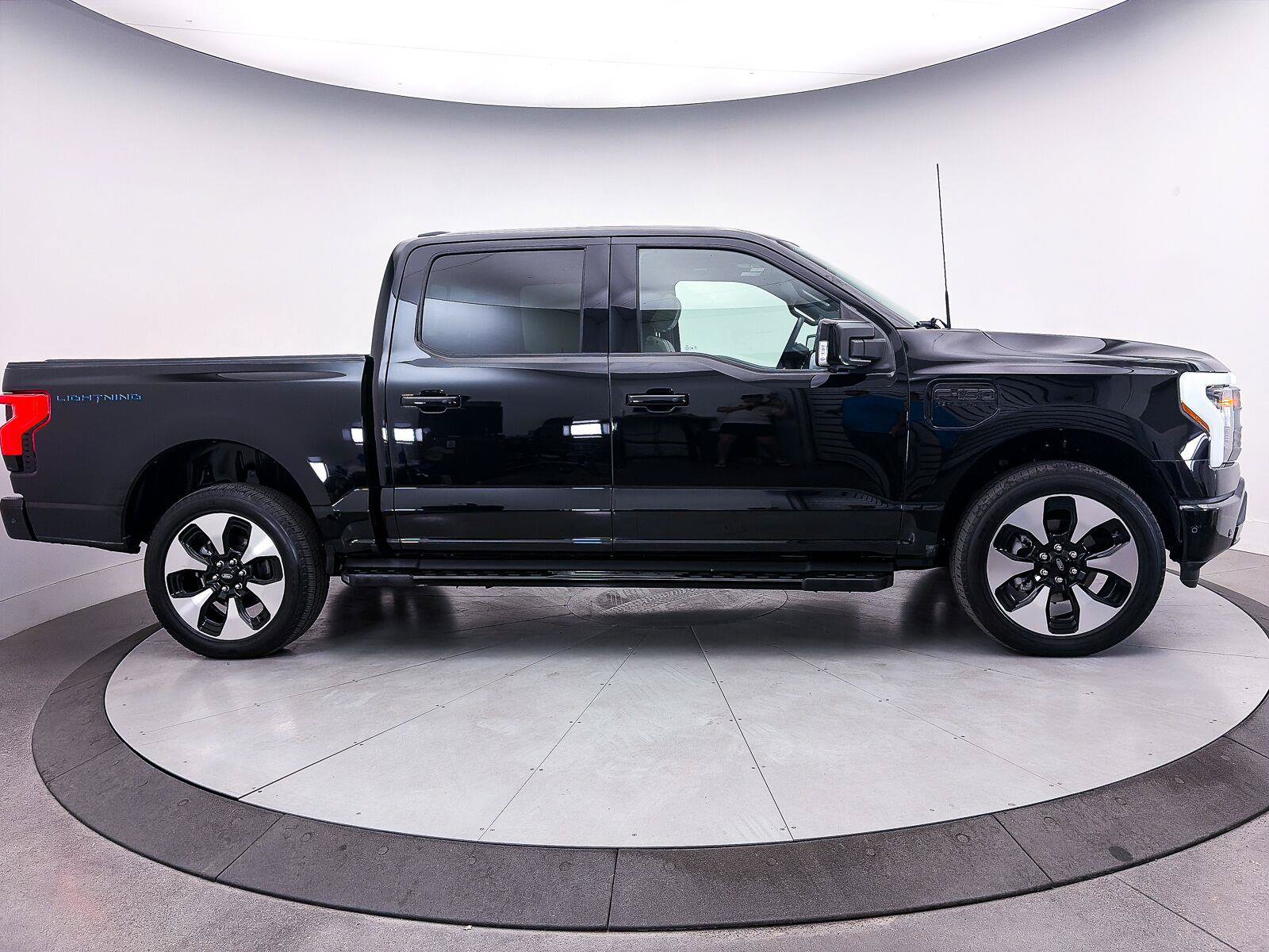 Used 2023 Ford F150 Lightning Platinum AWD/4WD image 42