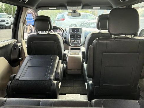 Used 2019 Dodge Grand Caravan SXT FWD image 10