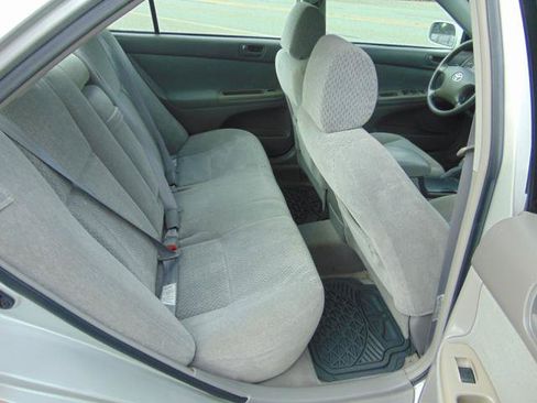 Used 2004 Toyota Camry LE FWD image 16