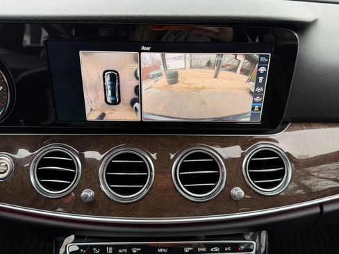 Used 2017 Mercedes-Benz E 300 4MATIC image 23