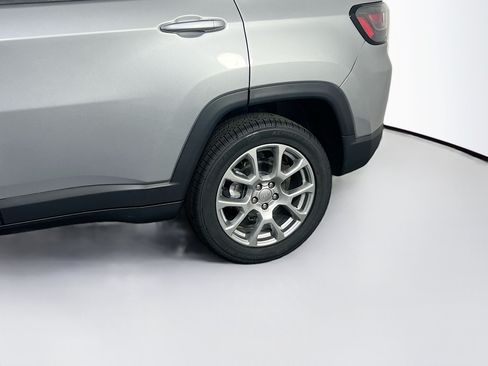 Used 2022 Jeep Compass Latitude w/ Sun and Sound Group AWD/4WD image 29